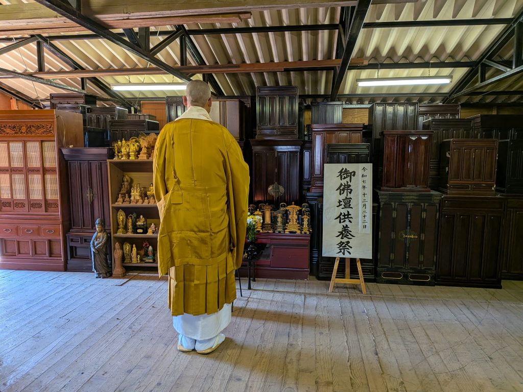 お仏壇の処分　供養の様子